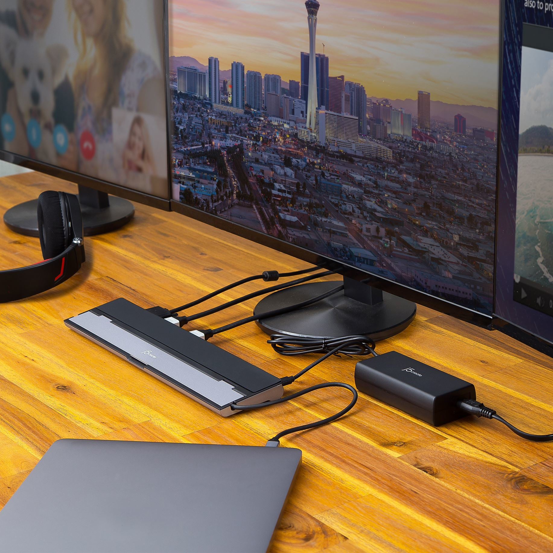 j5create JCD543P Triple Display USB-C Docking Station with 100W PD - Image 6