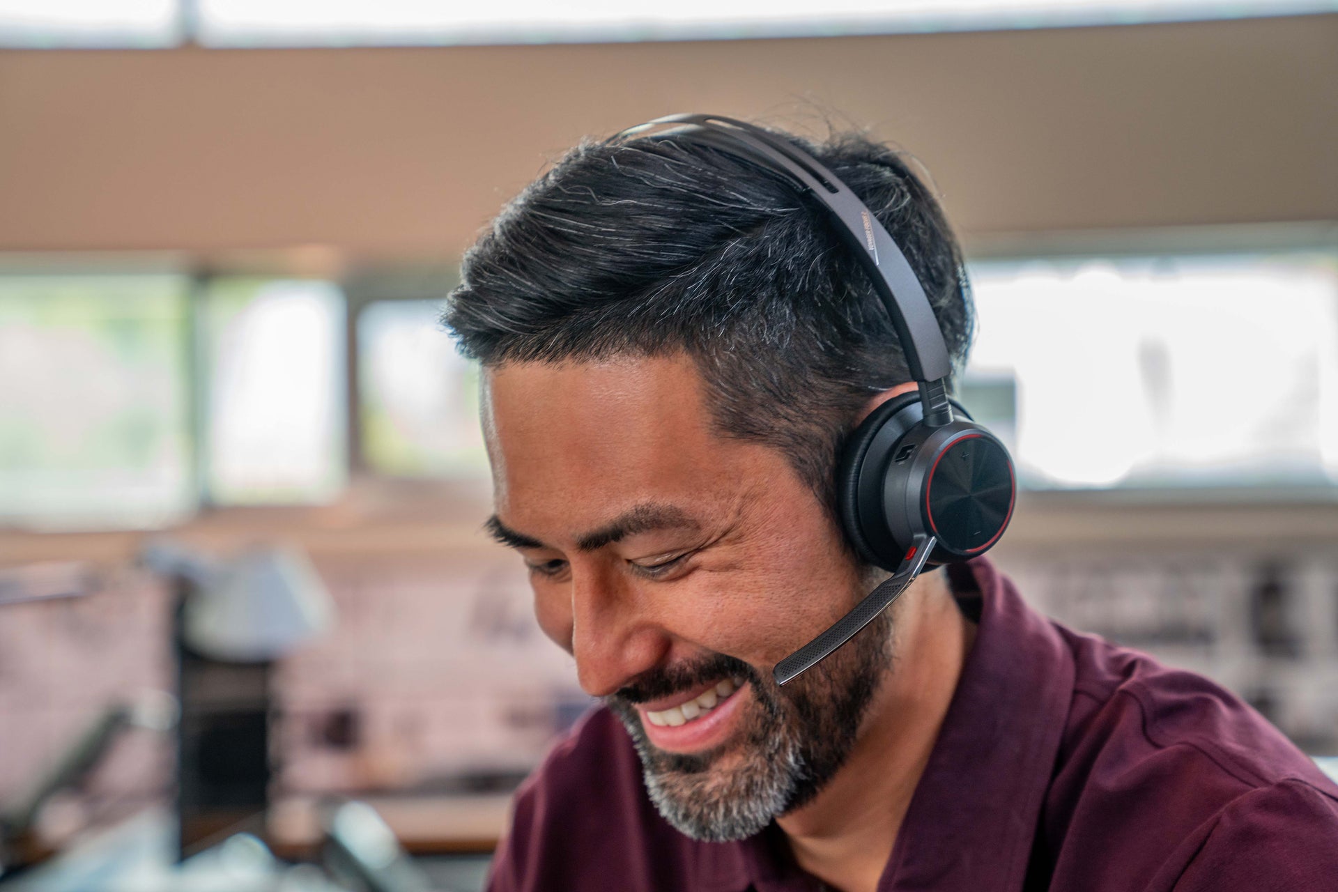 HP Poly Voyager Focus 2 USB-C Headset with USB-C/A Adapter - Image 3