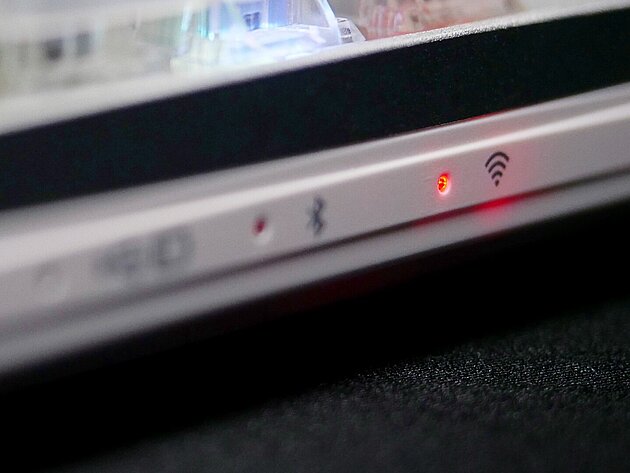 Innovative triple mode connection: Bluetooth®, 2.4 GHz wireless and cable